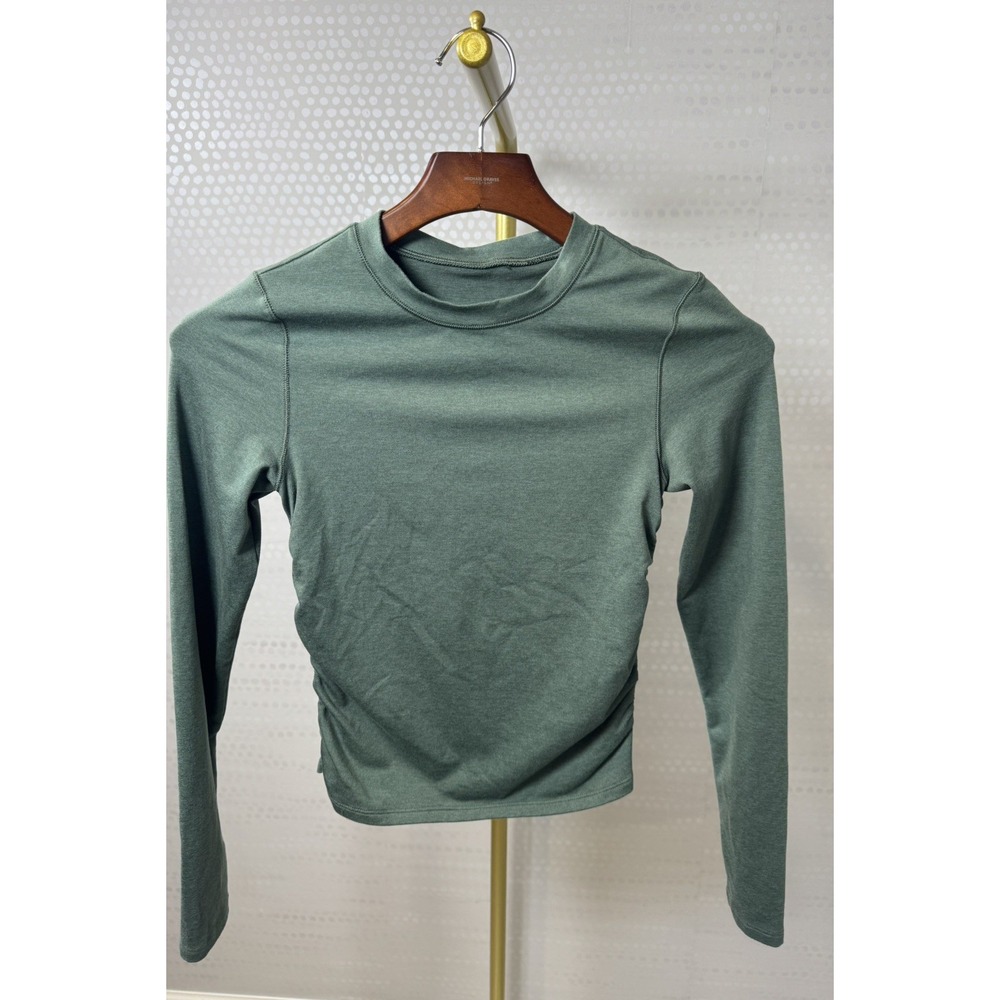 Vuori Top Womens Green Long Sleeve Halo Ruched Sides Tee Crew Stretch